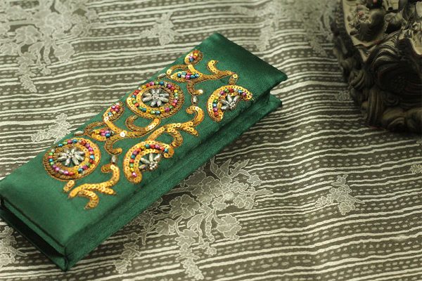 8 x 2.5 x 1 inch Green Embroidered Floral Zari Box