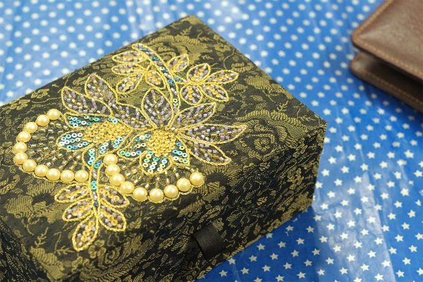 7.5 x 5 x 3 inch Black Embroider Floral Zari Box