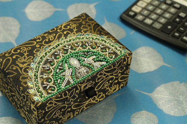 6 x 4 x 3 inch Green Embroidered Geometric Zari Box